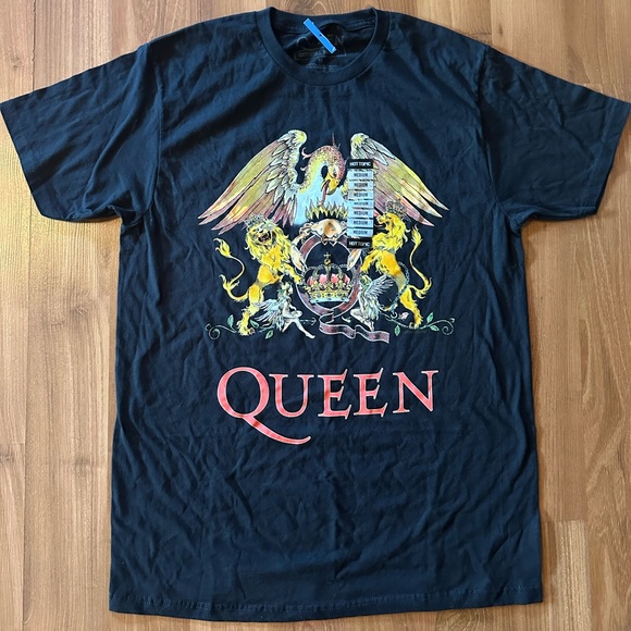 NWT Queen T-shirt size Medium Hot Topic - Picture 2 of 6